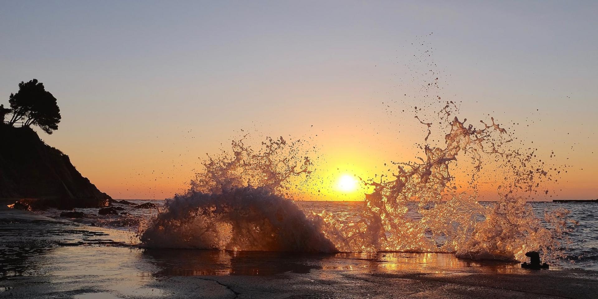 Lever Soleil Vague Mer Méditerranée