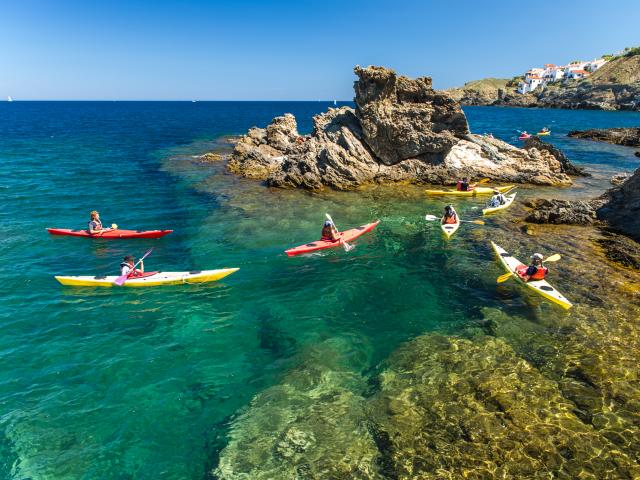Banyuls sur mer dans les Pyrénées-Orientales vu de la mer