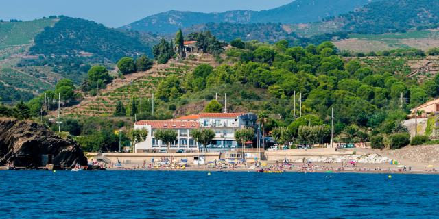 Banyuls sur mer dans les Pyrénées-Orientales vu de la mer