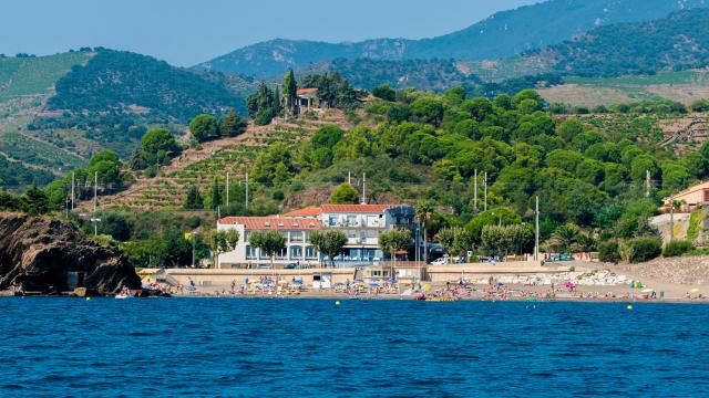 Banyuls sur mer dans les Pyrénées-Orientales vu de la mer